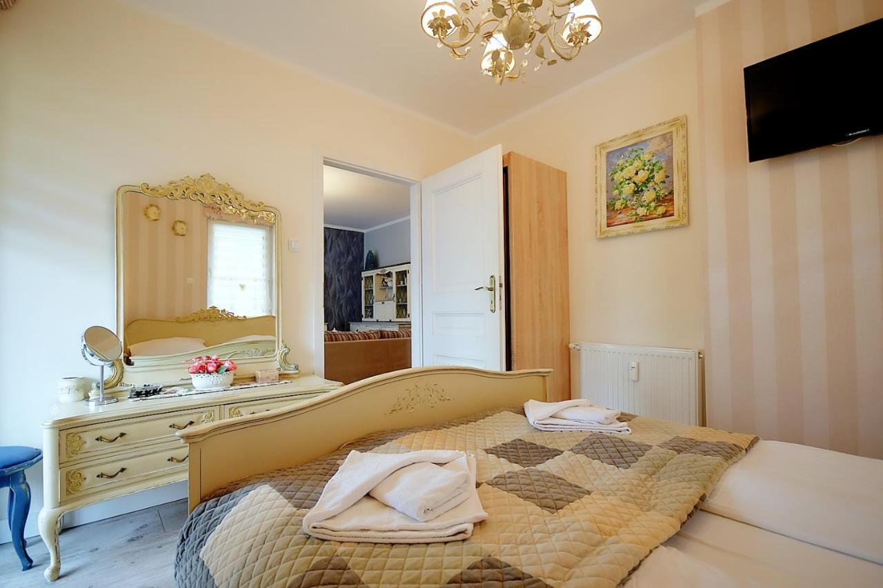 Miodowy Dom Exspanse Apartament 2 Lub 3 Pokoje Z Tarasem I Parkingiem Kołobrzeg Extérieur photo
