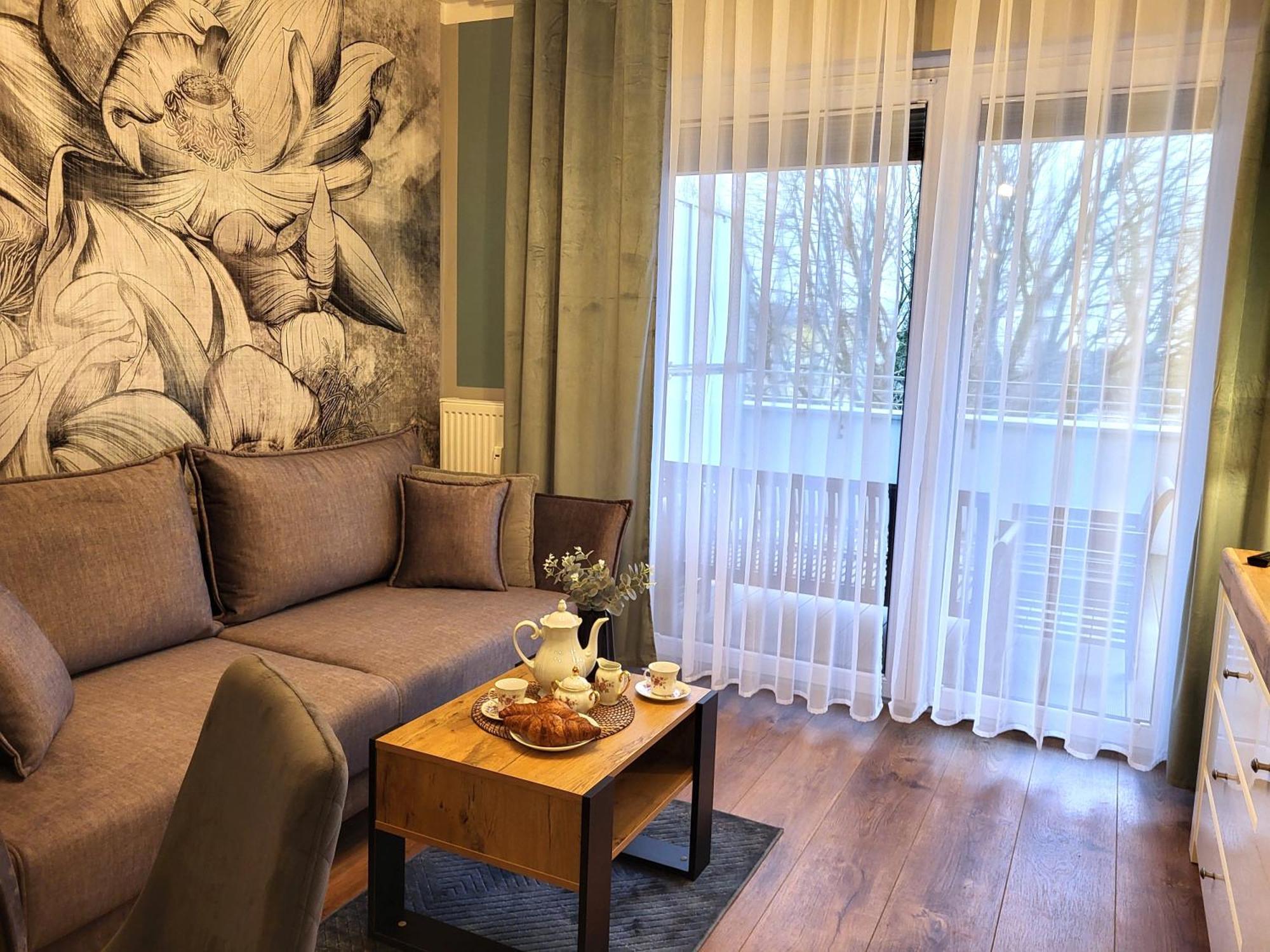 Miodowy Dom Exspanse Apartament 2 Lub 3 Pokoje Z Tarasem I Parkingiem Kołobrzeg Extérieur photo